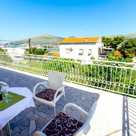 Apartment Iva - 150m From The Beach